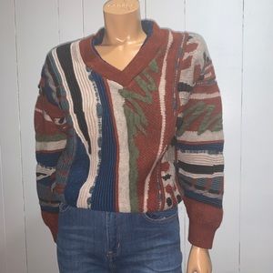 Faux coogi-styler V-neck sweater